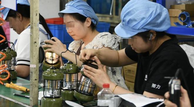 0家小厂包机出海狂揽80亿称霸全球瓦力游戏浙江小镇“反杀”义乌！80(图15)